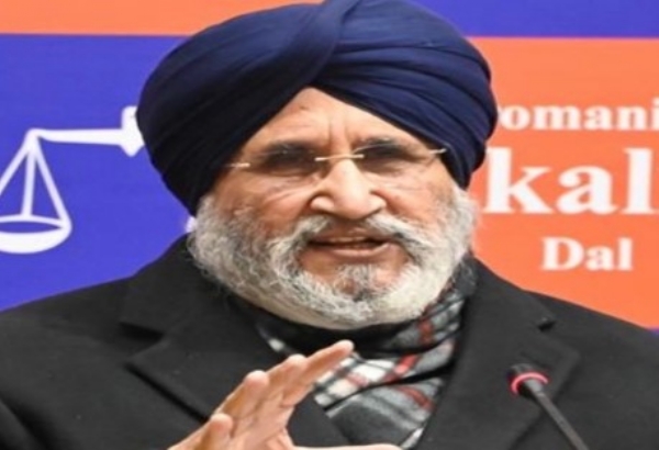 ਡਾ. ਦਲਜੀਤ ਸਿੰਘ ਚੀਮਾ ਜਾਣਕਾਰੀ ਦਿੰਦੇ ਹੋਏ।