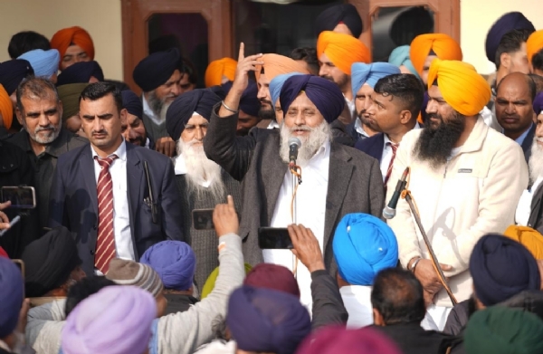 ਸੁਖਬੀਰ ਸਿੰਘ ਬਾਦਲ ਪਿੰਡ ਲਾਛੜੂ ਖੁਰਦ ਵਿਖੇ ਸ਼੍ਰੋਮਣੀ ਕਮੇਟੀ ਮੈਂਬਰ ਜਥੇਦਾਰ ਜਸਮੇਰ ਸਿੰਘ ਲਾਛੜੂ ਦੇ ਗ੍ਰਹਿ ਵਿਖੇ ਸੰਬੋਧਨ ਕਰਦੇ ਹੋਏ.