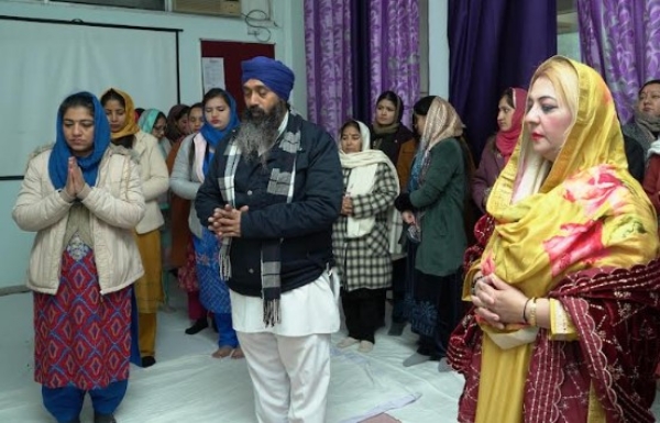 ਆਰ. ਬੀ. ਯੂ. ਦੇ ਸਕੂਲ ਆਫ਼ ਲਾਈਫ਼ ਸਾਇੰਸਜ਼ ’ਚ ਕਰਵਾਏ ਗਏ ਸ੍ਰੀ ਸੁਖਮਨੀ ਸਾਹਿਬ ਦੇ ਪਾਠ ਦਾ ਦ੍ਰਿਸ਼।