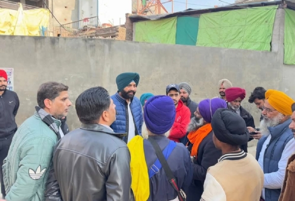 ਮੰਤਰੀ ਲਾਲਜੀਤ ਸਿੰਘ ਭੁੱਲਰ ਹਲਕਾ ਵਾਸੀਆਂ ਦੀਆਂ ਮੁਸ਼ਕਲਾਂ ਸੁਣਦੇ ਹੋਏ..