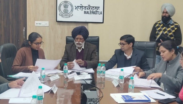 ਮੈਂਬਰ ਪਾਰਲੀਮੈਂਟ ਡਾ. ਅਮਰ ਸਿੰਘ ਦੀ ਅਗਵਾਈ ਹੇਠ ਦਿਸ਼ਾ ਕਮੇਟੀ ਦੀ ਹੋਈ ਮੀਟਿੰਗ ਦਾ ਦ੍ਰਿਸ਼।