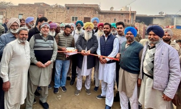 ਮੰਤਰੀ ਗੁਰਮੀਤ ਸਿੰਘ ਖੁੱਡੀਆਂ ਜ਼ਿਲ੍ਹਾ ਸ੍ਰੀ ਮੁਕਤਸਰ ਸਾਹਿਬ ਦੇ ਹਲਕੇ ਲੰਬੀ ਵਿੱਚ ਪਿੰਡਾਂ ਦੀਆਂ ਸੜਕਾਂ ਅਤੇ ਫਿਰਨੀਆਂ ਦੇ ਵਿਕਾਸ ਲਈ ਕੁੱਲ 3.88 ਕਰੋੜ ਰੁਪਏ (388 ਲੱਖ ਰੁਪਏ) ਦੀ ਲਾਗਤ ਨਾਲ ਮਹੱਤਵਪੂਰਨ ਪ੍ਰੋਜੈਕਟ ਦੀ ਸ਼ੁਰੂਆਤ ਮੌਕੇ