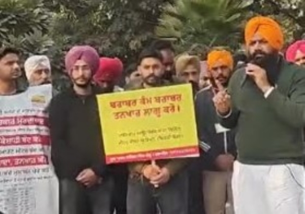 ਯੂਥ ਅਕਾਲੀ ਦਲ ਦੇ ਪ੍ਰਧਾਨ ਸਰਬਜੀਤ ਝਿੰਜਰ ਇਕੱਠ ਨੂੰ ਸੰਬੋਧਨ ਕਰਦੇ ਹੋਏ।