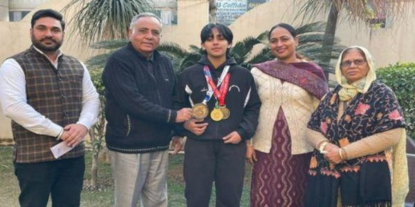 ਰਮਨ ਬਹਿਲ ਨੇ ਨੈਸ਼ਨਲ ਖਿਡਾਰਣ ਜੂਡੋ ਕਰਾਟੇ ਸੀਰਤ ਲੂਣਾ ਨੂੰ ਕੀਤਾ ਸਨਮਾਨਿਤ