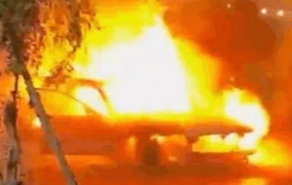 ਕਾਰ ਨੂੰ ਲੱਗੀ ਅੱਗ ਦਾ ਦ੍ਰਿਸ਼।
