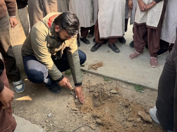 ਖੇਤੀਬਾੜੀ ਵਿਭਾਗ 12 ਸਰਕਾਰੀ ਹਾਈ ਸਕੂਲਾਂ ਦੇ ਵਿਦਿਆਰਥੀਆਂ ਨੂੰ ਮਿੱਟੀ ਪਰਖ ਬਾਰੇ ਟ੍ਰੇਨਿੰਗ ਦਿੰਦੇ ਹੋਏ.