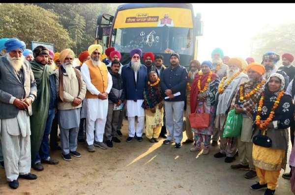 ਸਪੀਕਰ ਸੰਧਵਾਂ ਪਿੰਡ ਬੀੜ ਚਹਿਲ ਵਿਖੇ ਮੁੱਖ ਮੰਤਰੀ ਤੀਰਥ ਯਾਤਰਾ ਤਹਿਤ ਬੱਸ ਰਵਾਨਾ ਕਰਦੇ ਹੋਏ.