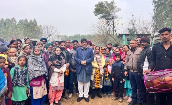 ਵਿਧਾਇਕ ਜਿੰਪਾ ਬੱਸੀ ਗ਼ੁਲਾਮ ਹੁਸੈਨ ‘ਚ 10 ਲੱਖ ਰੁਪਏ ਦੀ ਲਾਗਤ ਨਾਲ ਟਿਊਬਵੈੱਲ ਕਾਰਜ ਦੀ ਸ਼ੁਰੂਆਤ ਕਰਦੇ ਹੋਏ.