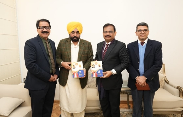 ਭਗਵੰਤ ਸਿੰਘ ਮਾਨ ਪੰਜਾਬ ਸਰਕਾਰ ਦੀ ਸਾਲ 2026 ਦੀ ਡਾਇਰੀ ਜਾਰੀ ਕਰਨ ਮੌਕੇ.