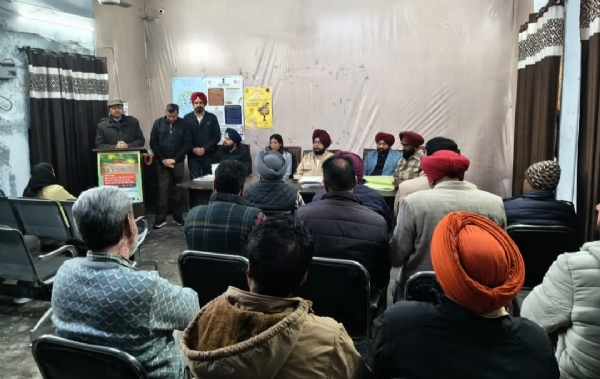 ਅਰਬਨ ਮਲਟੀਪਰਪਜ਼ ਹੈਲਥ ਵਰਕਰ ਮੇਲ ਅਤੇ ਮੈਡੀਕਲ ਲੈਬ ਟੈਕਨੀਸ਼ੀਅਨਾਂ ਦੀ ਮੀਟਿੰਗ ਦਾ ਦ੍ਰਿਸ਼.