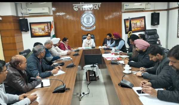 ਡਿਪਟੀ ਕਮਿਸ਼ਨਰ ਅਮਰਪ੍ਰੀਤ ਕੌਰ ਸੰਧੂ ਆਈ.ਏ.ਐੱਸ ਵੱਖ-ਵੱਖ ਵਿਭਾਗਾਂ ਦੇ ਅਧਿਕਾਰੀਆਂ ਨਾਲ ਮੀਟਿੰਗ ਦੌਰਾਨ