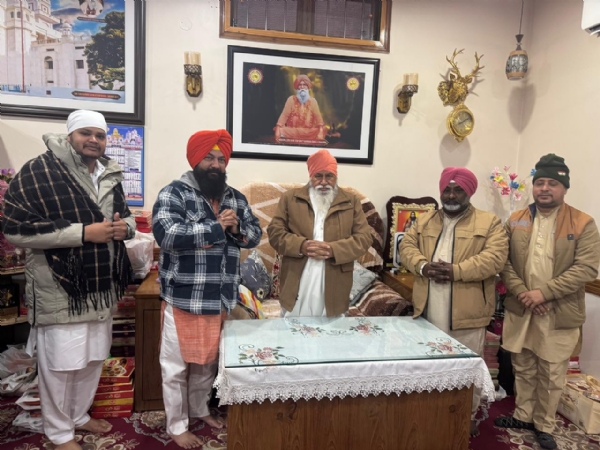 ਪੰਜਾਬ ਰਾਜ ਅਨੁਸੂਚਿਤ ਜਾਤੀਆ ਕਮਿਸ਼ਨ ਦੇ ਚੇਅਰਮੈਨ ਜਸਵੀਰ ਸਿੰਘ ਗੜ੍ਹੀ ਨਵੇਂ ਸਾਲ ਮੌਕੇ ਡੇਰਾ ਸੱਚਖੰਡ ਬੱਲਾਂ ਵਿਖੇ ਹੋਏ ਨਤਮਸਤਕ ਪੰਜਾਬ ਰਾਜ ਅਨੁਸੂਚਿਤ ਜਾਤੀਆ ਕਮਿਸ਼ਨ ਦੇ ਚੇਅਰਮੈਨ ਜਸਵੀਰ ਸਿੰਘ ਗੜ੍ਹੀ ਨਵੇਂ ਸਾਲ ਮੌਕੇ ਡੇਰਾ ਸੱਚਖੰਡ ਬੱਲਾਂ ਵਿਖੇ ਹੋਏ ਨਤਮਸਤਕ