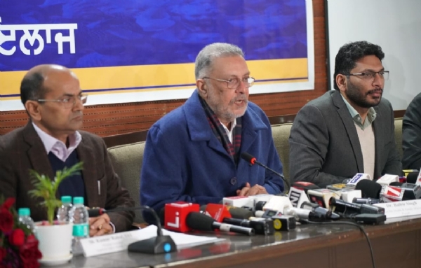 ਸਿਹਤ ਮੰਤਰੀ ਡਾਕਟਰ ਬਲਵੀਰ ਸਿੰਘ ਜਾਣਕਾਰੀ ਦਿੰਦੇ ਹੋਏ.