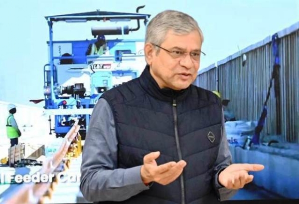 ਰੇਲ ਮੰਤਰੀ ਅਸ਼ਵਨੀ ਵੈਸ਼ਨਵ ਸ਼ੁੱਕਰਵਾਰ ਨੂੰ ਰੇਲ ਭਵਨ ਵਿਖੇ ਬੁਲੇਟ ਟ੍ਰੇਨ ਪ੍ਰੋਜੈਕਟ ਦੇ ਬ੍ਰੇਕਥਰੂ ਦੌਰਾਨ। ਰੇਲ ਮੰਤਰੀ ਅਸ਼ਵਨੀ ਵੈਸ਼ਨਵ ਸ਼ੁੱਕਰਵਾਰ ਨੂੰ ਰੇਲ ਭਵਨ ਵਿਖੇ ਬੁਲੇਟ ਟ੍ਰੇਨ ਪ੍ਰੋਜੈਕਟ ਦੇ ਬ੍ਰੇਕਥਰੂ ਦੌਰਾਨ।