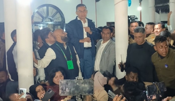 ਬੰਗਲਾਦੇਸ਼ ਨੈਸ਼ਨਲਿਸਟ ਪਾਰਟੀ ਦੇ ਪ੍ਰਧਾਨ ਤਾਰਿਕ ਰਹਿਮਾਨ ਦੇ ਸਹੁਰੇ ਬਿਰੈਨਪੁਰ ਵਿੱਚ ਰਹਿੰਦੇ ਹਨ। ਫੋਟੋ: ਦ ਡੇਲੀ ਸਟਾਰ ਬੰਗਲਾਦੇਸ਼ ਨੈਸ਼ਨਲਿਸਟ ਪਾਰਟੀ ਦੇ ਪ੍ਰਧਾਨ ਤਾਰਿਕ ਰਹਿਮਾਨ ਦੇ ਸਹੁਰੇ ਬਿਰੈਨਪੁਰ ਵਿੱਚ ਰਹਿੰਦੇ ਹਨ। ਫੋਟੋ: ਦ ਡੇਲੀ ਸਟਾਰ