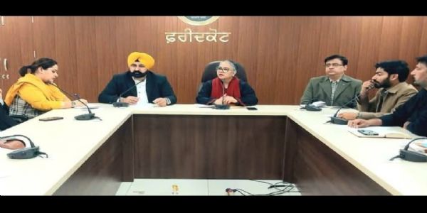 ਡੀ. ਸੀ. ਵੱਲੋਂ ਮੁੱਖ ਮੰਤਰੀ ਬੀਮਾ ਯੋਜਨਾ ਤਹਿਤ ਸਿਹਤ ਵਿਭਾਗ, ਹਲਕਾ ਕੁਆਰਡੀਨੇਟਰਾਂ ਨਾਲ ਮੀਟਿੰਗ