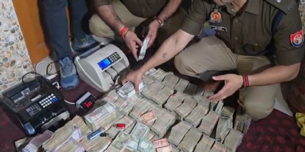 ਹਵਾਲਾ ਗਿਰੋਹ ਦਾ ਪਰਦਾਫਾਸ਼, 2 ਕਰੋੜ ਰੁਪਏ ਨਕਦ ਅਤੇ 61 ਕਿਲੋ ਚਾਂਦੀ ਬਰਾਮਦ