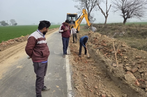 ਪਿੰਡ ਜੱਖਲਾਂ ’ਚ 2.5 ਕਰੋੜ ਰੁਪਏ ਦੀ ਲਾਗਤ ਵਾਲੇ ਚੱਲ ਰਹੇ ਵਿਕਾਸ ਕਾਰਜਾਂ ਦਾ ਦ੍ਰਿਸ਼.