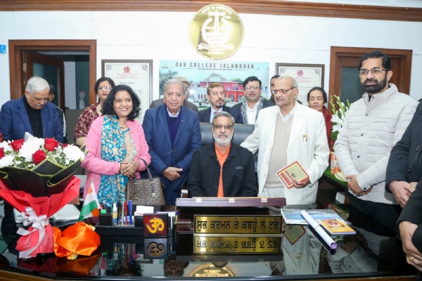 ਡਾ. ਅਨੂਪ ਕੁਮਾਰ ਨੇ ਪਵਿੱਤਰ ਹਵਨ ਅਤੇ ਉਤਸ਼ਾਹਿਤ ਭਰੇ ਮਾਹੌਲ ਦੌਰਾਨ ਡੀਏਵੀ ਕਾਲਜ ਜਲੰਧਰ ਦੇ ਪ੍ਰਿੰਸੀਪਲ ਵਜੋਂ ਅਹੁਦਾ ਸੰਭਾਲਿਆ। ਡਾ. ਅਨੂਪ ਕੁਮਾਰ ਨੇ ਪਵਿੱਤਰ ਹਵਨ ਅਤੇ ਉਤਸ਼ਾਹਿਤ ਭਰੇ ਮਾਹੌਲ ਦੌਰਾਨ ਡੀਏਵੀ ਕਾਲਜ ਜਲੰਧਰ ਦੇ ਪ੍ਰਿੰਸੀਪਲ ਵਜੋਂ ਅਹੁਦਾ ਸੰਭਾਲਿਆ।