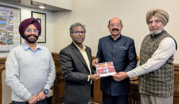 ਮੋਹਿੰਦਰ ਭਗਤ ਰੱਖਿਆ ਸੇਵਾਵਾਂ ਭਲਾਈ ਵਿਭਾਗ ਦੀ ਡਾਇਰੀ ਅਤੇ ਟੇਬਲ ਕੈਲੰਡਰ–2026 ਜਾਰੀ ਕਰਨ ਮੌਕੇ।