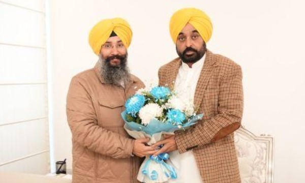 ਜਗਰੂਪ ਸਿੰਘ ਸੇਖਵਾਂ ਮੁੱਖ ਮੰਤਰੀ ਪੰਜਾਬ ਨਾਲ ਮੁਲਾਕਾਤ ਦੌਰਾਨ।