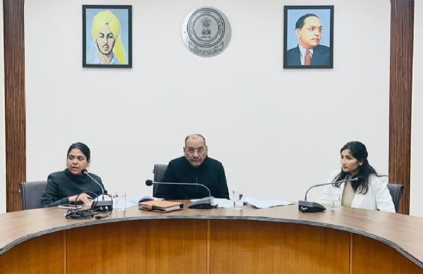 ਵਧੀਕ ਡਿਪਟੀ ਕਮਿਸ਼ਨਰ (ਜਨਰਲ) ਰਾਕੇਸ਼ ਕੁਮਾਰ ਵੱਖ-ਵੱਖ ਵਿਭਾਗਾਂ ਦੇ ਅਧਿਕਾਰੀਆਂ ਨਾਲ ਮੀਟਿੰਗ ਦੌਰਾਨ.