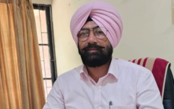 ਡਿਪਟੀ ਡਾਇਰੈਕਟਰ ਡੇਅਰੀ ਵਿਕਾਸ ਗੁਰਦਾਸਪੁਰ ਵਰਿਆਮ ਸਿੰਘ।