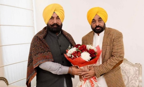 ਵਿਧਾਇਕ ਕੁਲਵੰਤ ਸਿੰਘ ਸਿੱਧੂ ਮੁੱਖ ਮੰਤਰੀ ਭਗਵੰਤ ਮਾਨ ਨਾਲ ਮੁਲਾਕਾਤ ਦੌਰਾਨ।