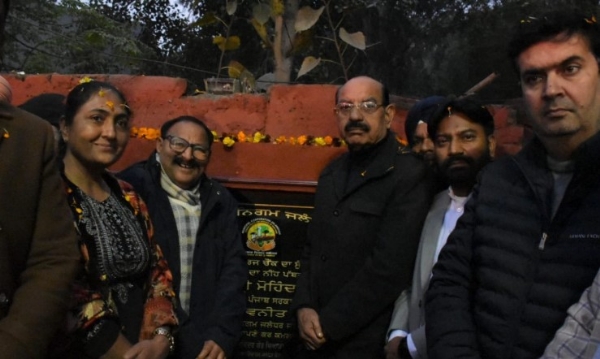 ਮੰਤਰੀ ਮੋਹਿੰਦਰ ਭਗਤ ਲੱਖਾਂ ਰੁਪਏ ਦੇ ਵਿਕਾਸ ਪ੍ਰਾਜੈਕਟਾਂ ਦੇ ਨੀਂਹ ਪੱਥਰ ਰੱਖਣ ਮੌਕੇ।