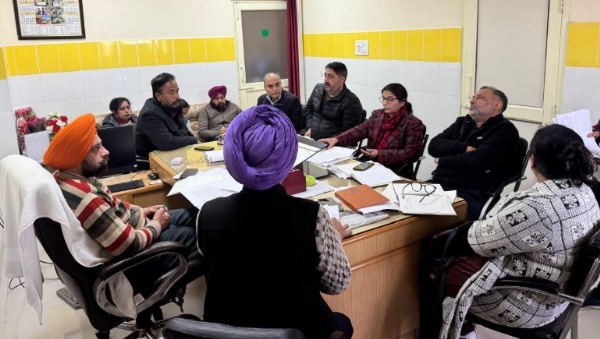 ਸਿਵਲ ਸਰਜਨ ਵੱਖ-ਵੱਖ ਸਿਹਤ ਪ੍ਰੋਗਰਾਮਾਂ ਦੀ ਸਮੀਖਿਆ ਲਈ ਮੀਟਿੰਗ ਦੌਰਾਨ,।