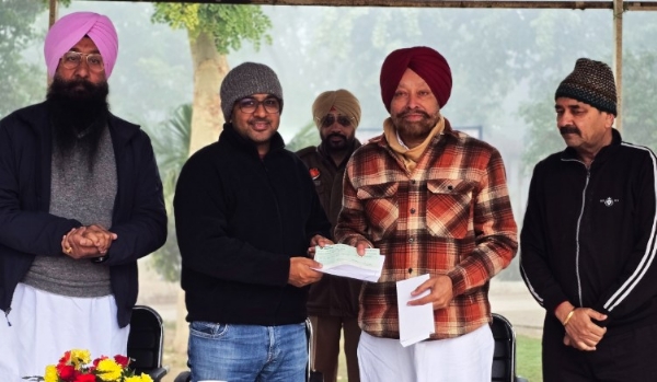 ਗੁਰੂ ਗੋਬਿੰਦ ਸਿੰਘ ਪਾਰਕ ਦੇ ਵਿਕਾਸ ਕਾਰਜਾਂ ਲਈ 50 ਲੱਖ ਰੁਪਏ ਦੀ ਗਰਾਂਟ ਜਾਰੀ ਕਰਦੇ ਹੋਏ ਵਿਧਾਇਕ ਕਾਕਾ ਬਰਾੜ।