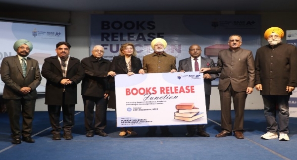 ਦੇਸ਼ ਭਗਤ ਯੂਨੀਵਰਸਿਟੀ ਵਲੋਂ ਆਯੋਜਿਤ ਪੁਸਤਕ ਰਿਲੀਜ਼ ਸਮਾਰੋਹ ਦਾ ਦ੍ਰਿਸ਼।