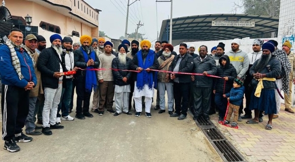 ਡਿਪਟੀ ਸਪੀਕਰ ਜੈ ਕ੍ਰਿਸ਼ਨ ਸਿੰਘ ਰੌੜੀ ਹਲਕਾ ਗੜ੍ਹਸ਼ੰਕਰ ਦੇ ਵੱਖ-ਵੱਖ ਪਿੰਡਾਂ ਦੀਆਂ ਲਿੰਕ ਸੜਕਾਂ ਦਾ ਉਦਘਾਟਨ ਕਰਦੇ ਹੋਏ।