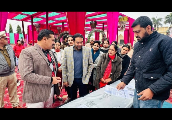 ਔਰਤਾਂ ਲਈ ਲਗਾਏ ਸਿਹਤ, ਸਫਾਈ ਰੋਜਗਾਰ/ਜਾਗਰੂਕਤਾ ਕੈਂਪ ਦਾ ਦ੍ਰਿਸ਼.