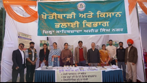 ਪੰਜਾਬ ਖੇਤੀਬਾੜੀ ਯੂਨੀਵਰਸਿਟੀ ਲੁਧਿਆਣਾ ਦੀ ਟੀਮ ਪਿੰਡ ਘਟੌਰ ਜ਼ਿਲ੍ਹਾ ਮੋਹਾਲੀ ਦਾ ਸਰਵੇਖਣ ਕਰਨ ਮੌਕੇ.