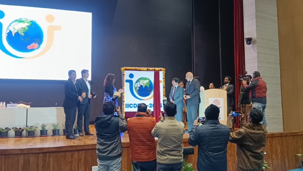 ਡਾਇਰੈਕਟਰ ਜਨਰਲ ਰਾਕੇਸ਼ ਵਰਮਾ ਕਾਨਫਰੰਸ ਦਾ ਲੋਗੋ ਜਾਰੀ ਕਰਦੇ ਹੋਏ।