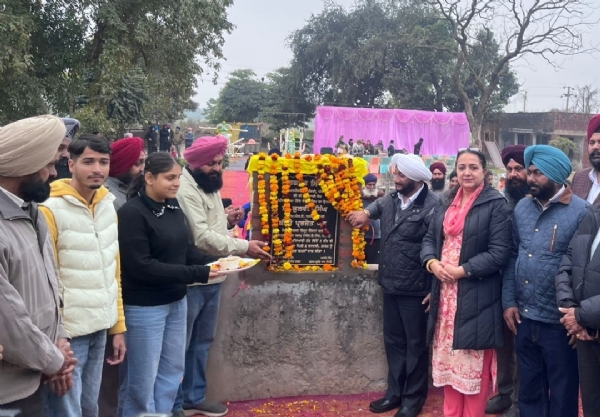 ਜ਼ਿਲ੍ਹਾ ਯੋਜਨਾ ਕਮੇਟੀ ਦੇ ਫੰਡਾਂ ਨਾਲ ਪਿੰਡ ਠਸਕਾ ਵਿਖੇ ਬਣੇ ਓਪਨ ਜਿੰਮ ਦਾ ਵਿਧਾਇਕ ਕੁਲਵੰਤ ਸਿੰਘ ਅਤੇ ਚੇਅਰਪਰਸਨ ਪ੍ਰਭਜੋਤ ਕੌਰ ਉਦਘਾਟਨ ਕਰਦੇ ਹੋਏ. ਜ਼ਿਲ੍ਹਾ ਯੋਜਨਾ ਕਮੇਟੀ ਦੇ ਫੰਡਾਂ ਨਾਲ ਪਿੰਡ ਠਸਕਾ ਵਿਖੇ ਬਣੇ ਓਪਨ ਜਿੰਮ ਦਾ ਵਿਧਾਇਕ ਕੁਲਵੰਤ ਸਿੰਘ ਅਤੇ ਚੇਅਰਪਰਸਨ ਪ੍ਰਭਜੋਤ ਕੌਰ ਉਦਘਾਟਨ ਕਰਦੇ ਹੋਏ.