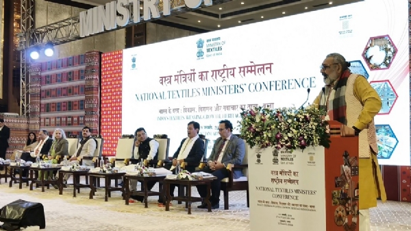 ਅਸਾਮ: ਕੇਂਦਰੀ ਮੰਤਰੀ ਗਿਰੀਰਾਜ ਸਿੰਘ ਗੁਹਾਟੀ ਦੇ ਸੋਨਾਪੁਰ ਦੇ ਫੇਅਰ ਰਿਜ਼ੋਰਟ ਵਿਖੇ ਟੈਕਸਟਾਈਲ ਮੰਤਰੀਆਂ ਦੇ ਰਾਸ਼ਟਰੀ ਸੰਮੇਲਨ ਨੂੰ ਸੰਬੋਧਨ ਕਰਦੇ ਹੋਏ।