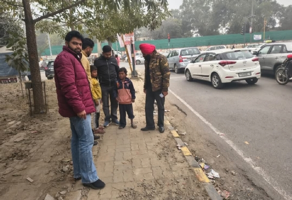 ਪ੍ਰੋਜੈਕਟ ਜੀਵਨਜੋਤ 2.0 ਤਹਿਤ ਦੂਜੇ ਦਿਨ ਵੀ ਭੀਖ ਮੰਗਣ ਵਾਲੇ ਬੱਚਿਆਂ ਵਿਰੁੱਧ ਸਖਤ ਕਾਰਵਾਈ ਕੀਤੇ ਜਾਣ ਦਾ ਦ੍ਰਿਸ਼.