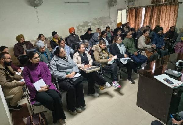 ਸਿਵਲ ਸਰਜਨ ਵਿਖੇ ਲਗਾਈ ਜ਼ਿਲ੍ਹਾ ਪੱਧਰੀ ਹਿਊਮਨ ਪੈਪੀਲੋਮਾ ਵਾਇਰਸ (ਐਚ.ਪੀ.ਵੀ ) ਵੈਕਸੀਨ ਕੈਪਸਿਟੀ ਬਿਲਡਿੰਗ ਵਰਕਸ਼ਾਪ ਦਾ ਦ੍ਰਿਸ਼. ਸਿਵਲ ਸਰਜਨ ਵਿਖੇ ਲਗਾਈ ਜ਼ਿਲ੍ਹਾ ਪੱਧਰੀ ਹਿਊਮਨ ਪੈਪੀਲੋਮਾ ਵਾਇਰਸ (ਐਚ.ਪੀ.ਵੀ ) ਵੈਕਸੀਨ ਕੈਪਸਿਟੀ ਬਿਲਡਿੰਗ ਵਰਕਸ਼ਾਪ ਦਾ ਦ੍ਰਿਸ਼.