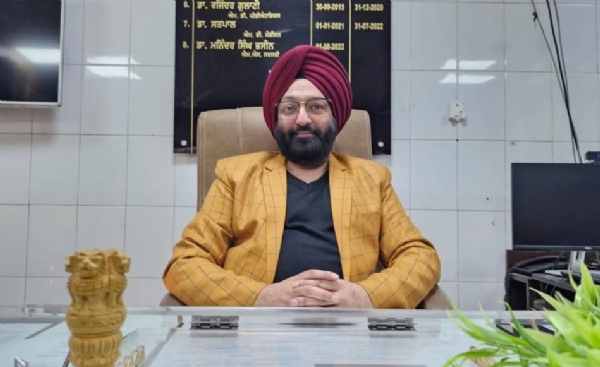 ਐਸ.ਐਮ.ਓ ਡਾ. ਮਨਿੰਦਰ ਸਿੰਘ ਭਸੀਨ ਜਾਣਕਾਰੀ ਦਿੰਦੇ ਹੋਏ.