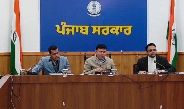 ਜ਼ਿਲ੍ਹਾ ਵਾਤਾਵਰਣ ਯੋਜਨਾ (ਡੀਈਪੀ) ਸੰਬੰਧੀ ਮੀਟਿੰਗ ਦੌਰਾਨ ਡਿਪਟੀ ਕਮਿਸ਼ਨਰ,  ਰਾਹੁਲ ਚਾਬਾ ਡਿਪਟੀ ਕਮਿਸ਼ਨਰ, ਸੰਗਰੂਰ.