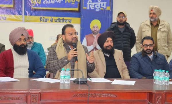 ਮੇਅਰ ਜਤਿੰਦਰ ਸਿੰਘ ਮੋਤੀ ਭਾਟੀਆ ਜਾਣਕਾਰੀ ਦਿੰਦੇ ਹੋਏ.