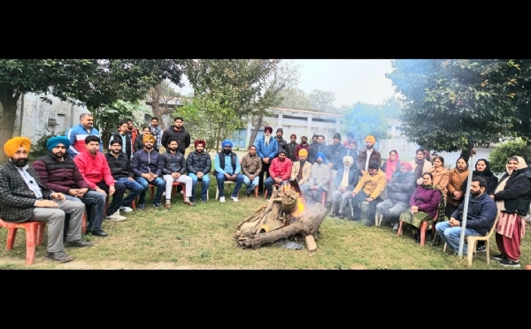 ਸਰਕਾਰੀ ਪੋਲੀਟੈਕਨਿਕ ਕਾਲਜ ਬਟਾਲਾ ਵਿੱਚ ਲੋਹੜੀ ਮਨਾਏ ਜਾਣ ਦਾ ਦ੍ਰਿਸ਼.