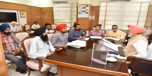 ਮੁਲਾਜ਼ਮਾਂ ਦੇ ਲਟਕਦੇ ਮਸਲਿਆਂ ਦੇ ਹੱਲ ਲਈ ਤਕਨੀਕੀ ਤੇ ਵਿੱਤੀ ਪਹਿਲੂਆਂ ਦੀ ਤੁਰੰਤ ਸਮੀਖਿਆ ਦੇ ਨਿਰਦੇਸ਼: ਹਰਪਾਲ ਸਿੰਘ ਚੀਮਾ
