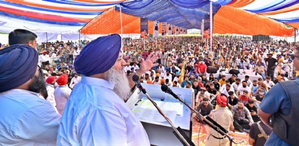 ਰੈਲੀ ਦੌਰਾਨ ਸੰਬੋਧਨ ਕਰਦੇ ਹੋਏ ਸ਼੍ਰੋਮਣੀ ਅਕਾਲੀ ਦਲ ਦੇ ਪ੍ਰਧਾਨ ਸੁਖਬੀਰ ਸਿੰਘ ਬਾਦਲ