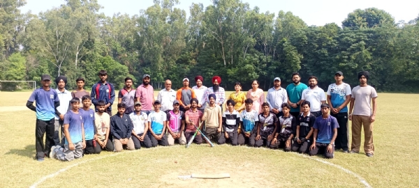 ਬੇਸਬਾਲ ਚੈਂਪੀਅਨਸ਼ਿਪ ਮੌਕੇ ਤਸਵੀਰ ਸਾਂਝੀ ਕਰਵਾਉਂਦੇ ਹੋਏ ਖਿਡਾਰੀ। ਬੇਸਬਾਲ ਚੈਂਪੀਅਨਸ਼ਿਪ ਮੌਕੇ ਤਸਵੀਰ ਸਾਂਝੀ ਕਰਵਾਉਂਦੇ ਹੋਏ ਖਿਡਾਰੀ।