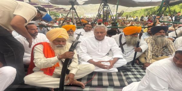 ਪਰਵਿੰਦਰ ਸਿੰਘ ਝੋਟੇ ਦੀ ਸ਼ਹਾਦਤ ਨੂੰ ਸਿਜਦਾ ਕਰਨ ਮਾਨਸਾ ਪਹੁੰਚੇ ਸੁਨੀਲ ਜਾਖੜ