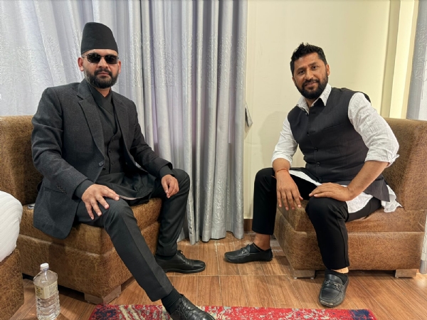 ਬਲੇਂਦਰ ਸ਼ਾਹ ਅਤੇ ਰਵੀ ਲਾਮਿਛਾਨੇ।