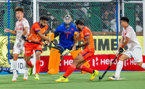 ਭਾਰਤ ਤੇ ਚੀਨ ਮੁਕਾਬਲੇ ਦੌਰਾਨ ਖੇਡਦੇ ਹੋਏ ਖਿਡਾਰੀ।